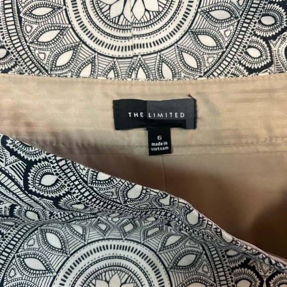The Limited black white and tan pencil skirt. Lined with a zipper closure. Sz 6 - Picture 4 of 4